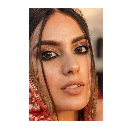 Iqra Aziz eye lens color. Natural color contact lens use by iqra aziz.